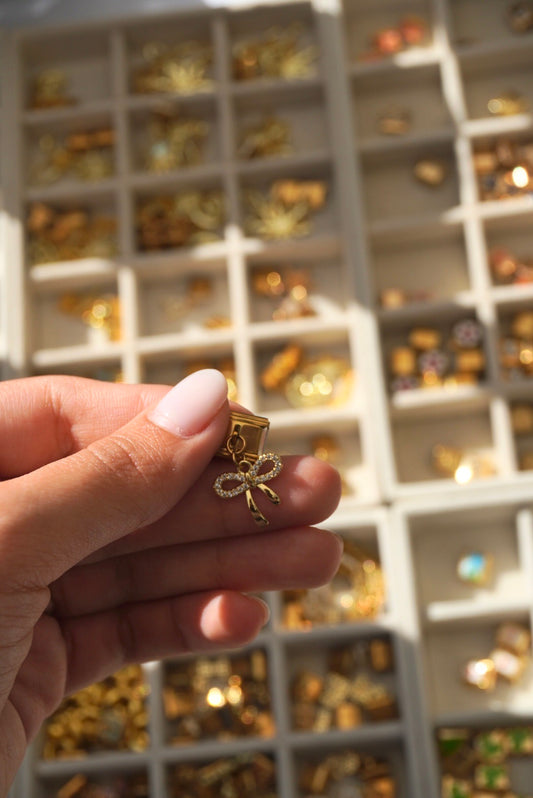 Colgante moño golden